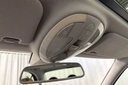punainen Mercedes-Benz E 2006 kuva 20.