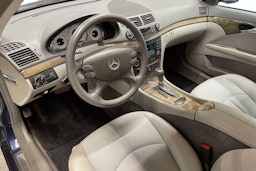 Sininen Mercedes-Benz E 2007 kuva 7.