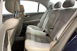 Sininen Mercedes-Benz E 2007 kuva 10.