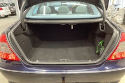 Sininen Mercedes-Benz E 2007 kuva 14.