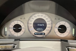Sininen Mercedes-Benz E 2007 kuva 15.
