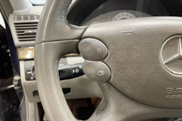 Sininen Mercedes-Benz E 2007 kuva 19.