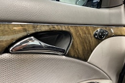 Sininen Mercedes-Benz E 2007 kuva 21.