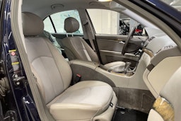 Sininen Mercedes-Benz E 2007 kuva 22.
