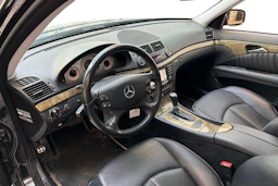 Musta Mercedes-Benz E 2007 kuva 8.