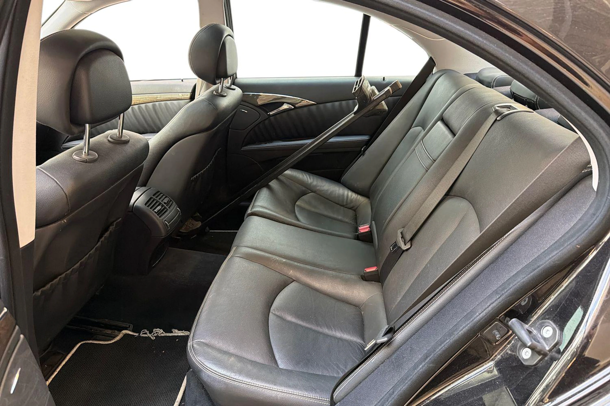 Musta Mercedes-Benz E 2007 kuva 11.