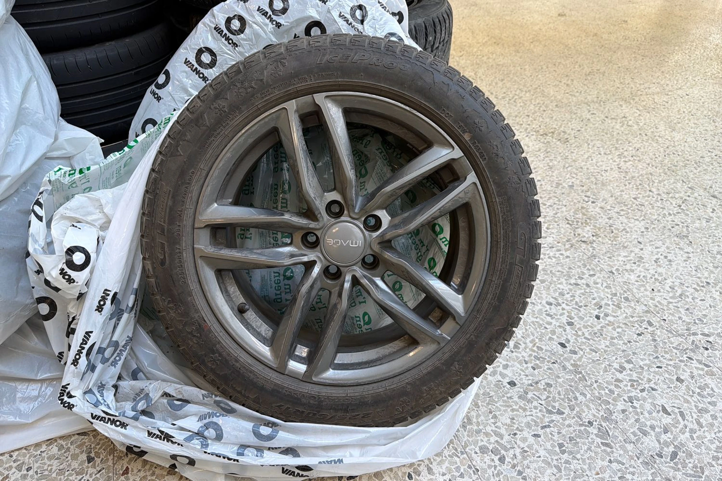 Musta Mercedes-Benz E 2007 kuva 13.