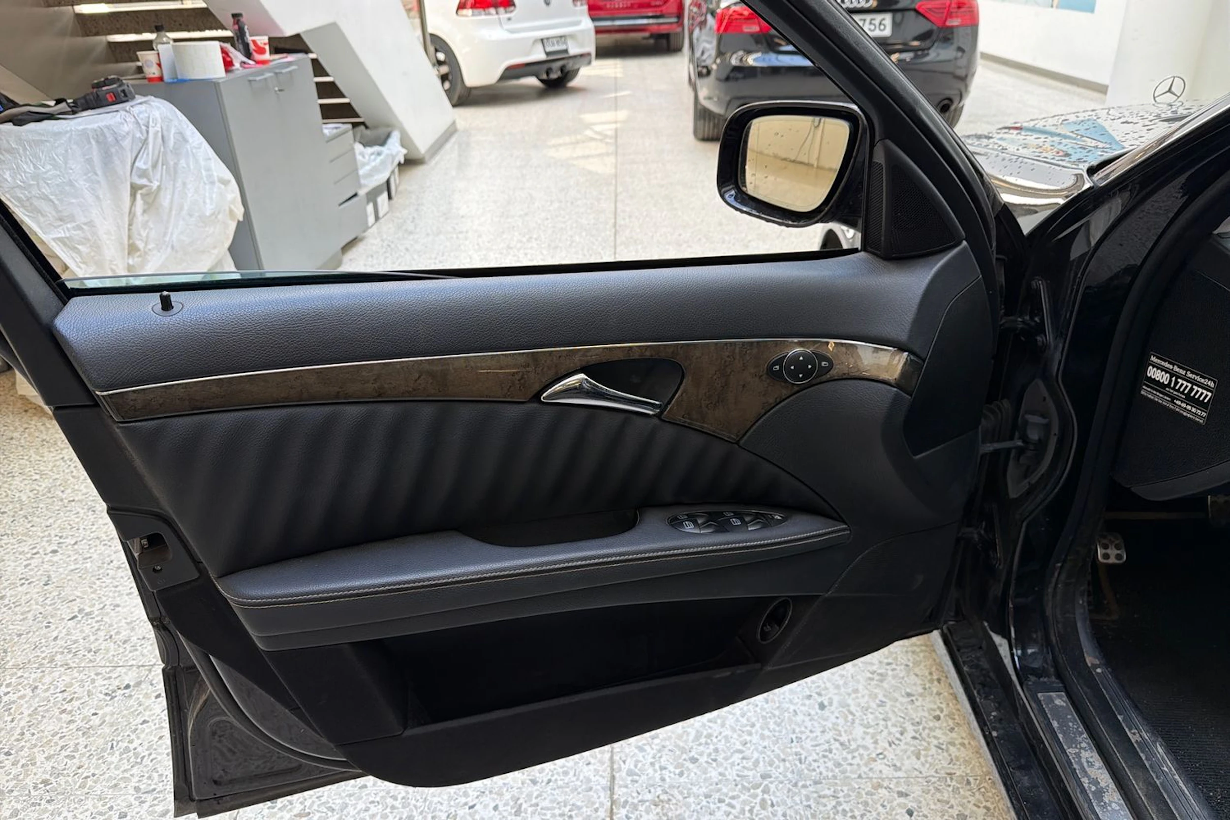 Musta Mercedes-Benz E 2007 kuva 17.