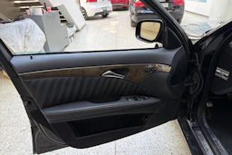 Musta Mercedes-Benz E 2007 kuva 17.