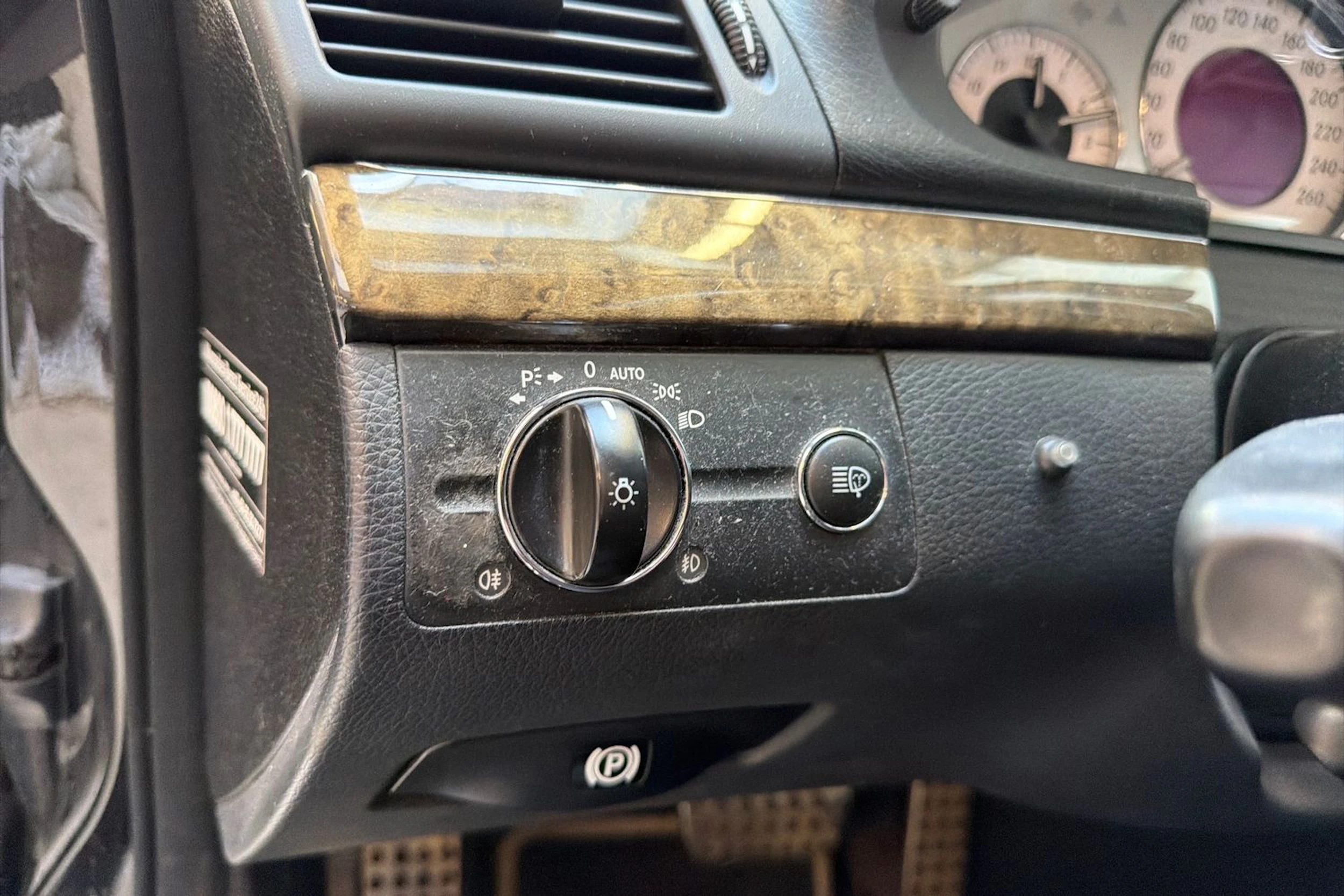 Musta Mercedes-Benz E 2007 kuva 19.