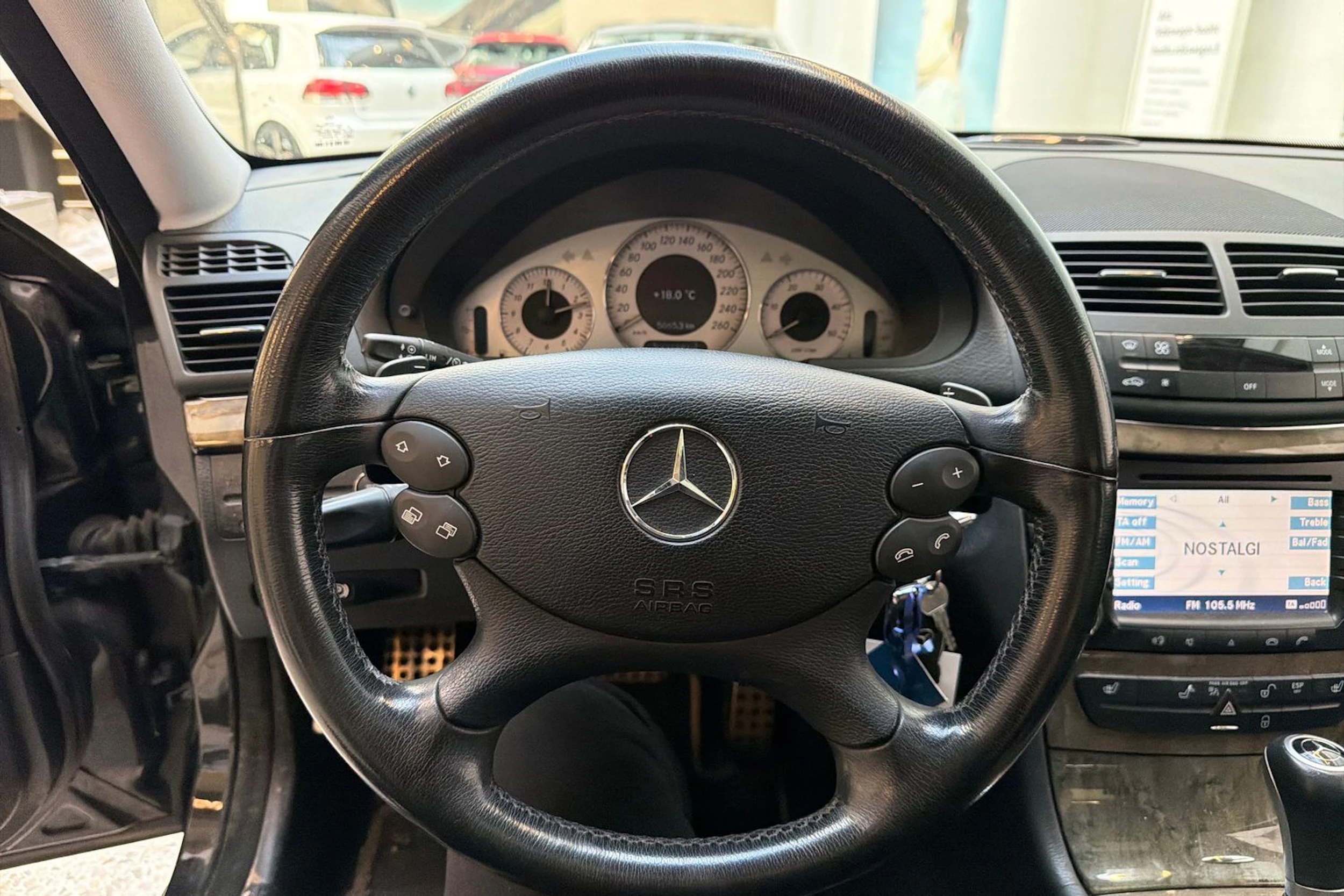 Musta Mercedes-Benz E 2007 kuva 20.