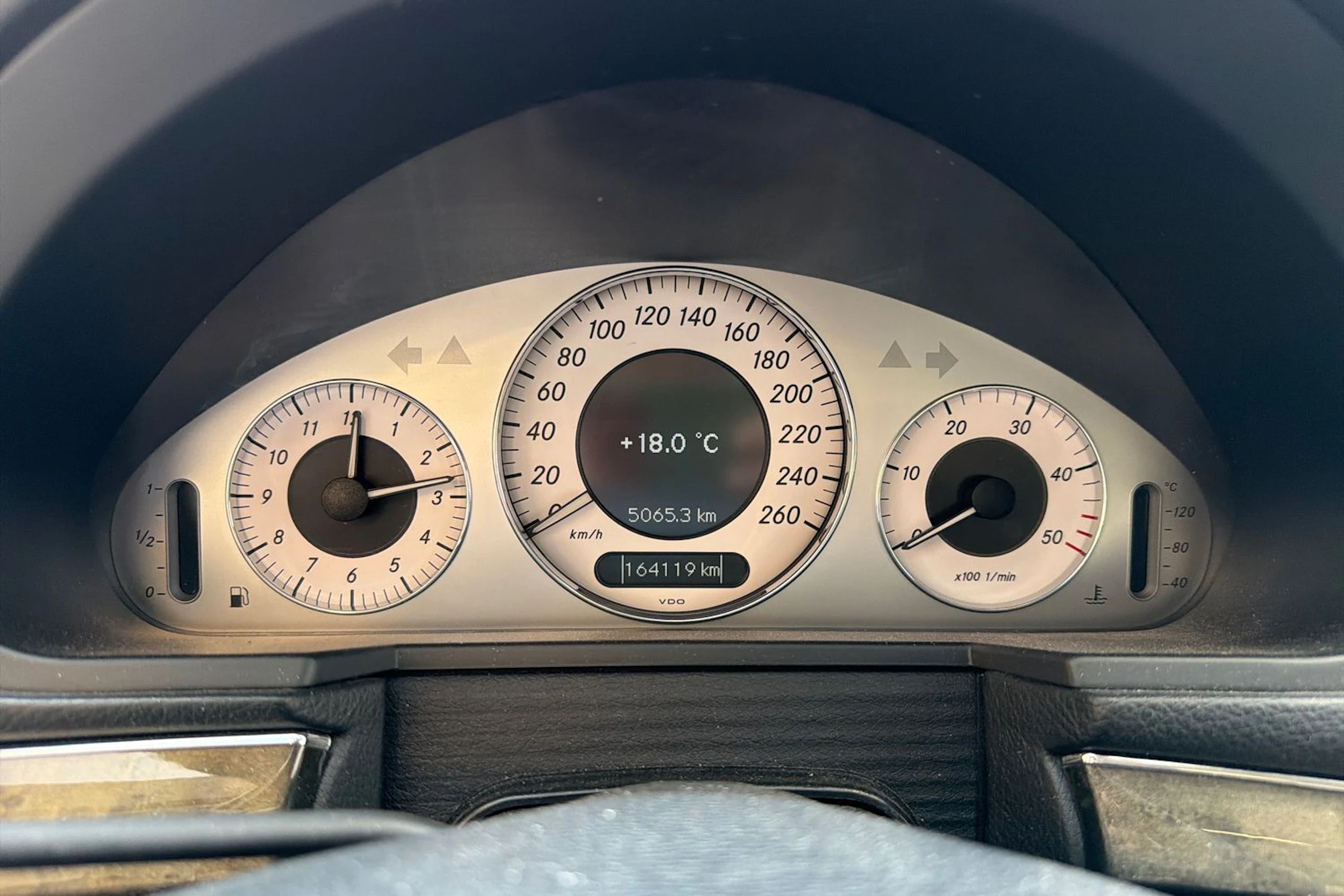 Musta Mercedes-Benz E 2007 kuva 21.