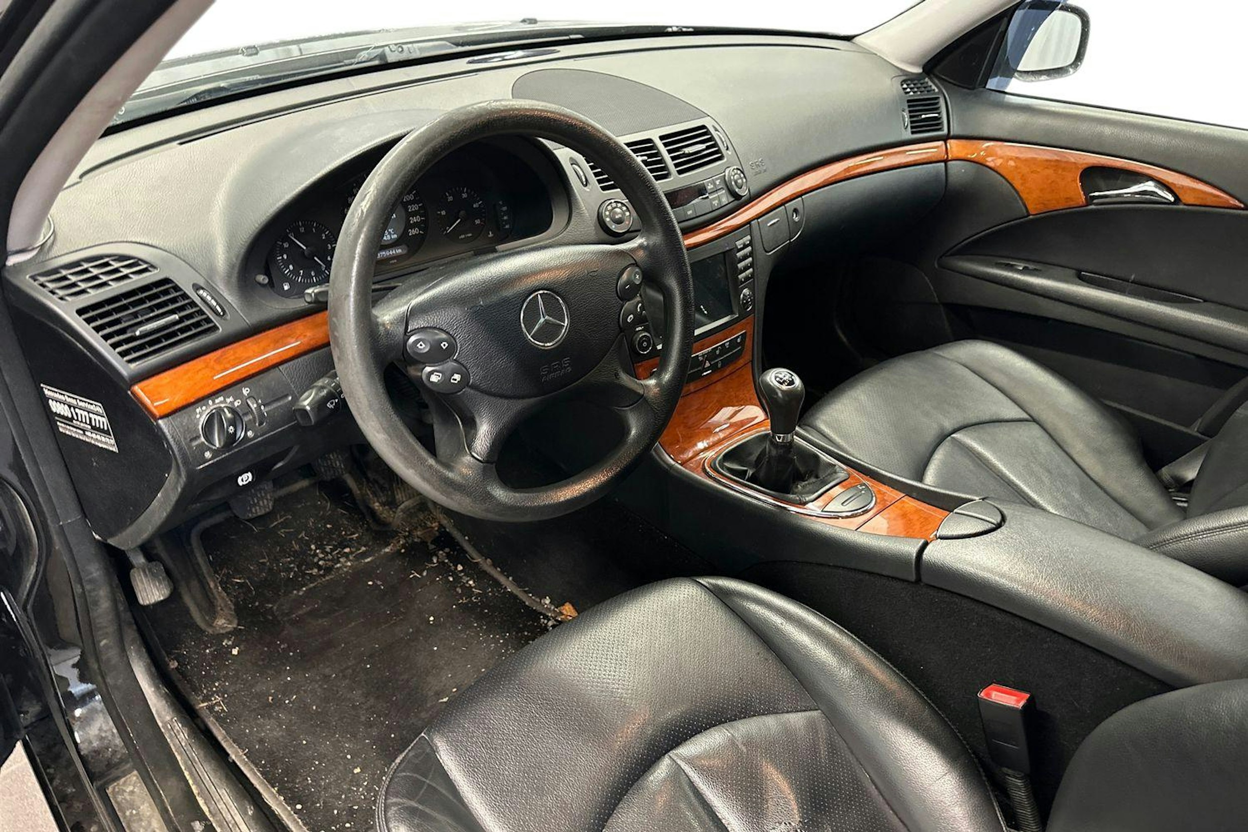 musta Mercedes-Benz E 2007 kuva 3.