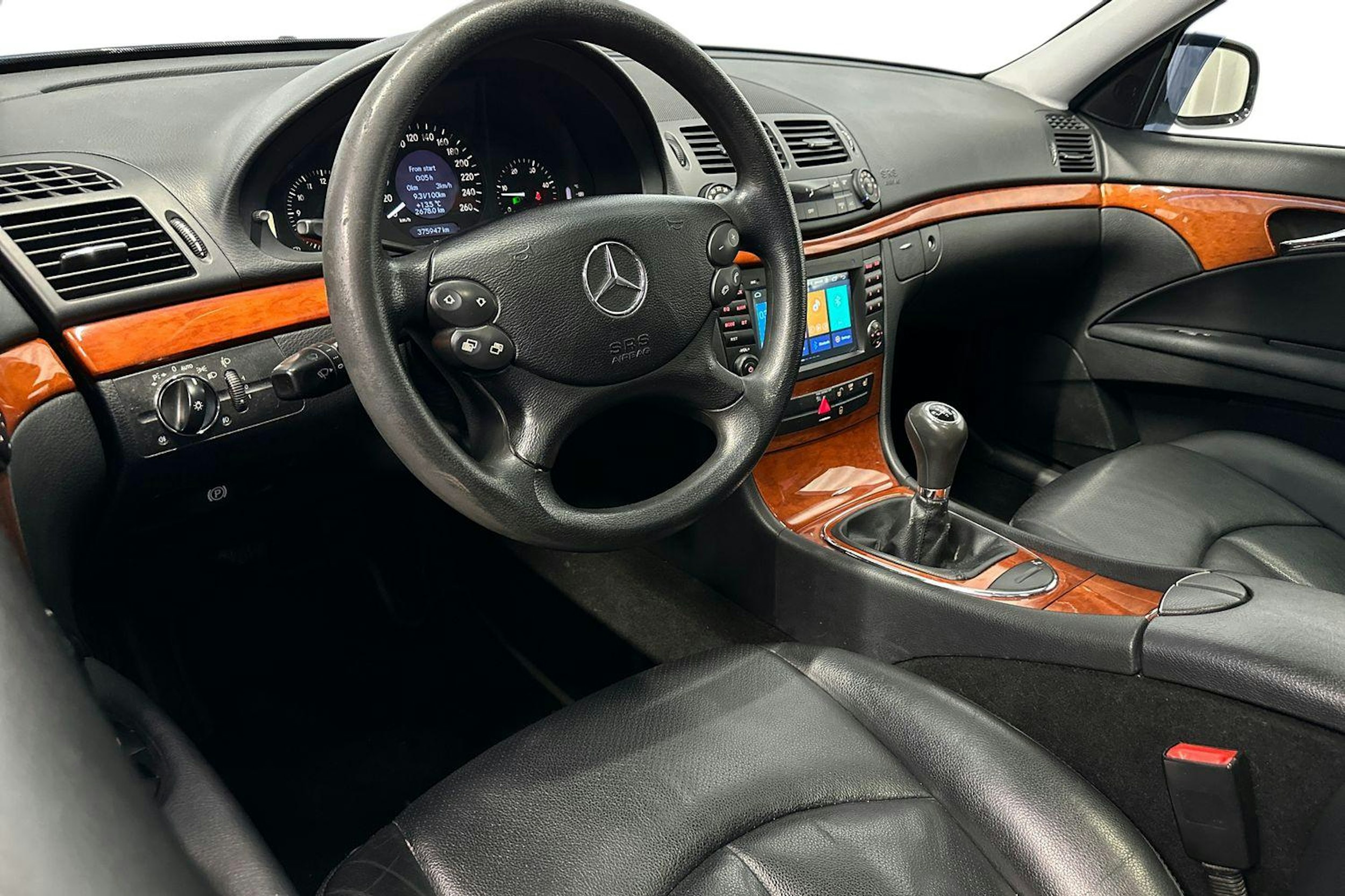 musta Mercedes-Benz E 2007 kuva 7.