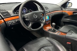 musta Mercedes-Benz E 2007 kuva 7.