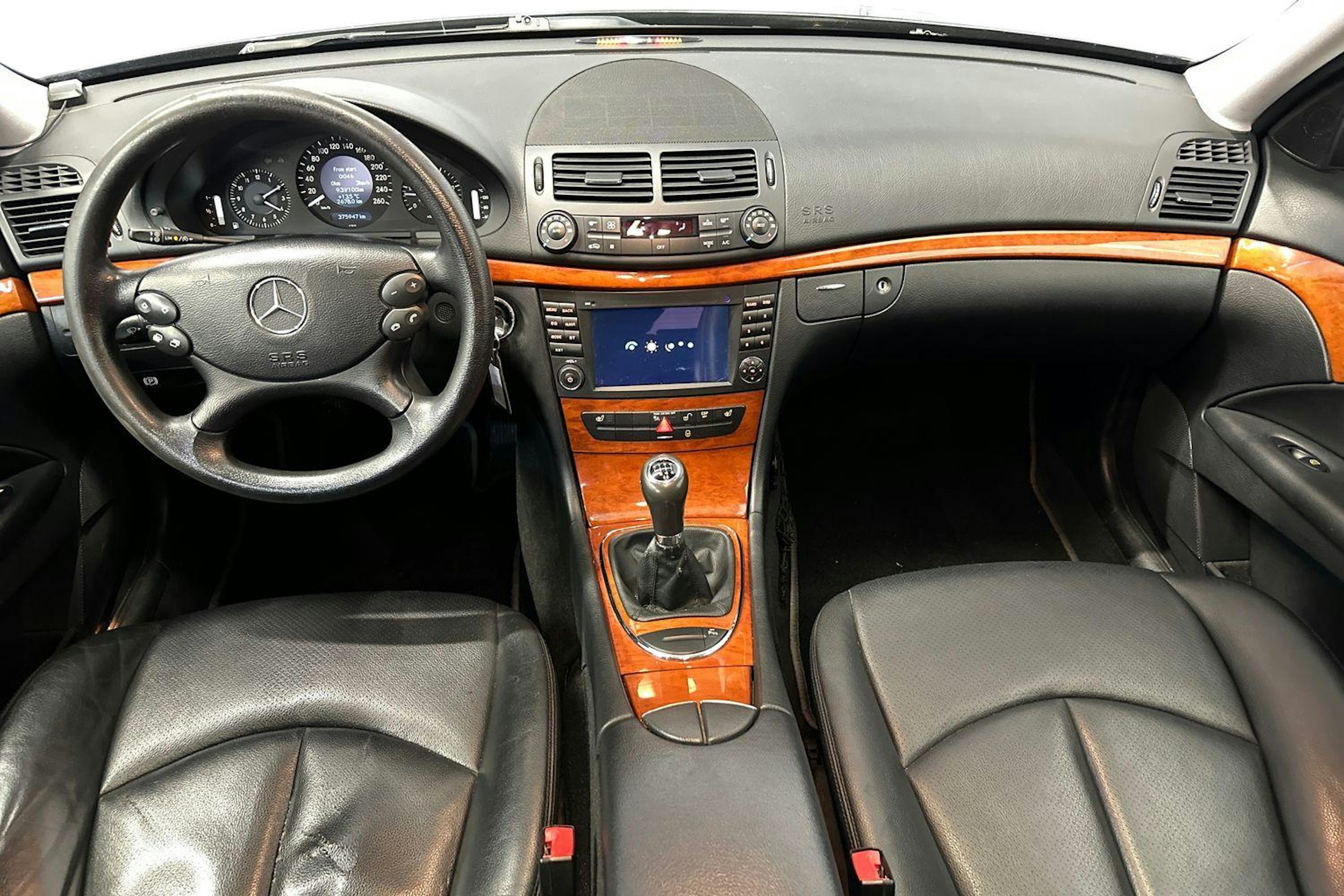 musta Mercedes-Benz E 2007 kuva 9.