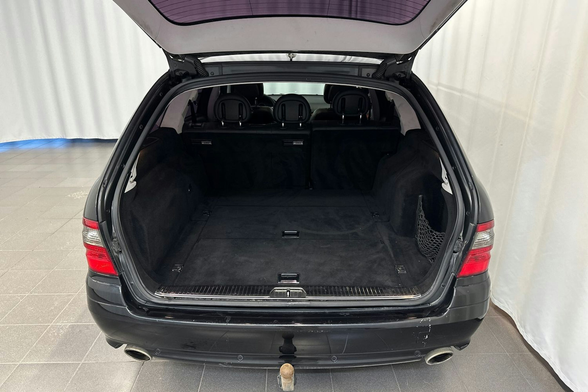 musta Mercedes-Benz E 2007 kuva 13.