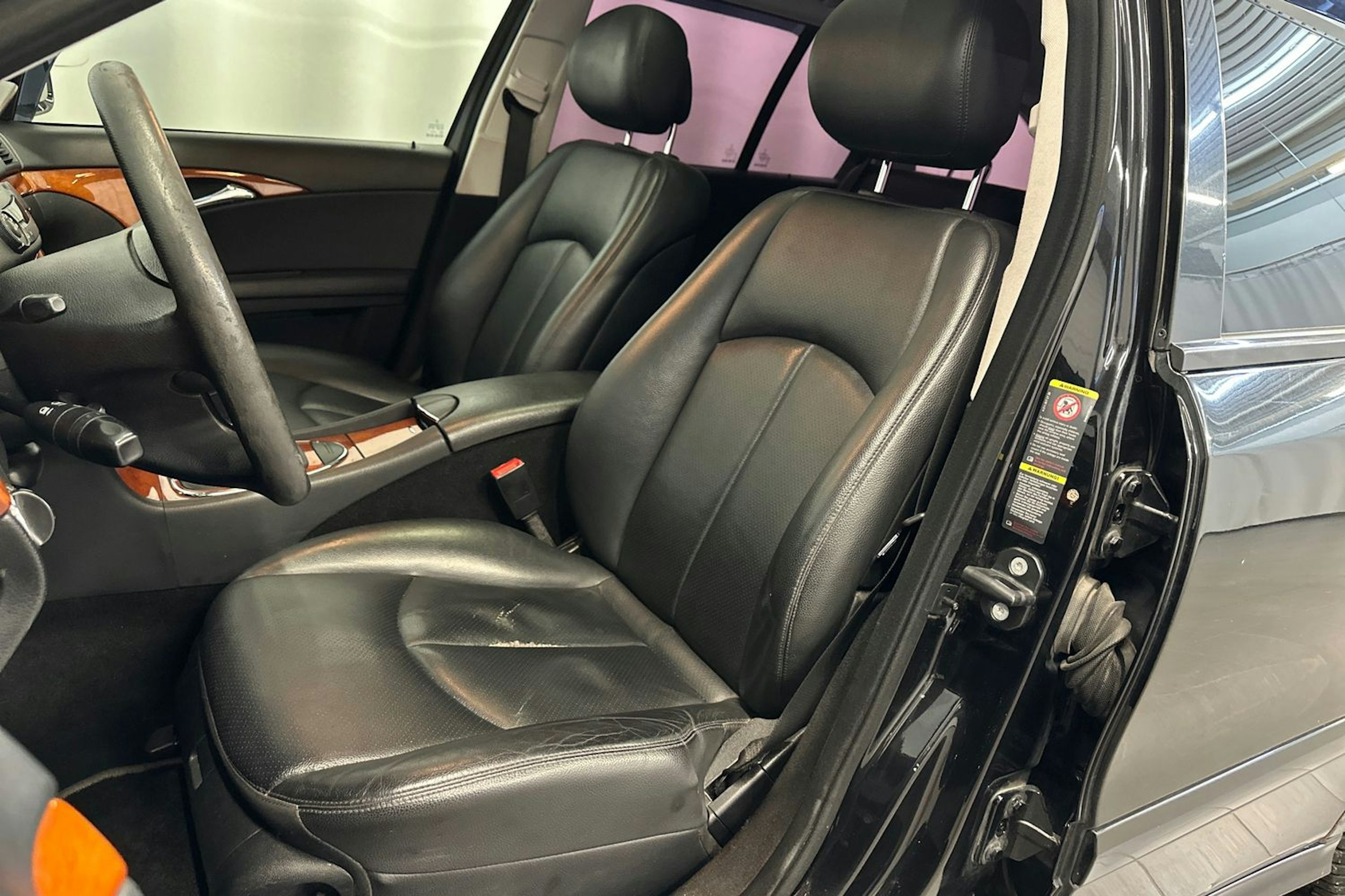 musta Mercedes-Benz E 2007 kuva 14.