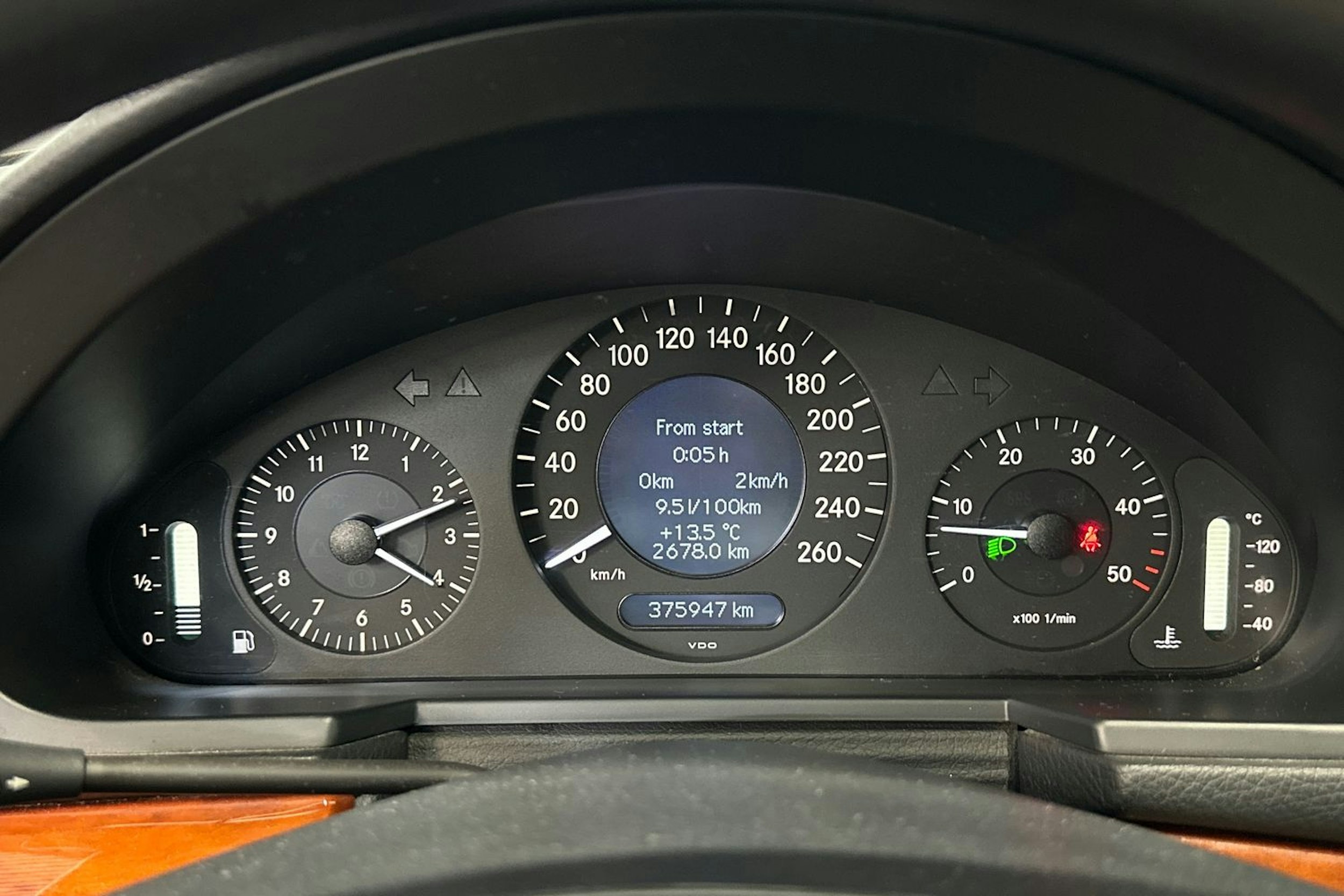 musta Mercedes-Benz E 2007 kuva 16.