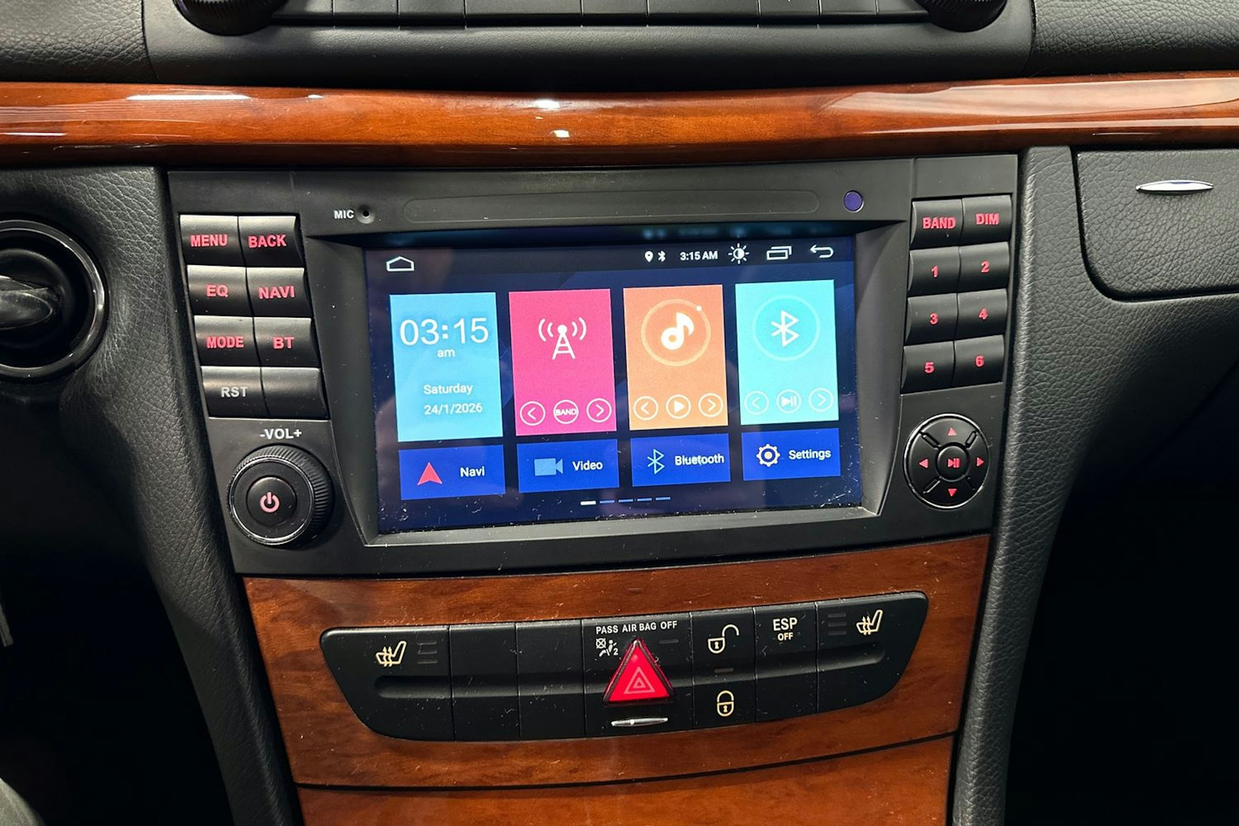 musta Mercedes-Benz E 2007 kuva 18.