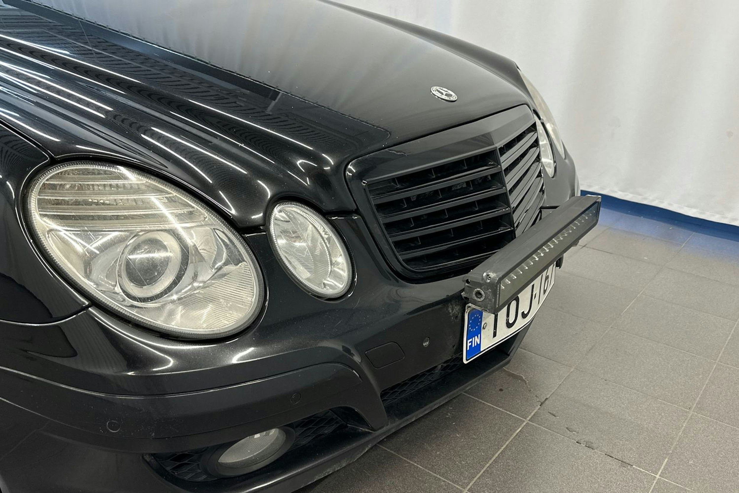 musta Mercedes-Benz E 2007 kuva 20.