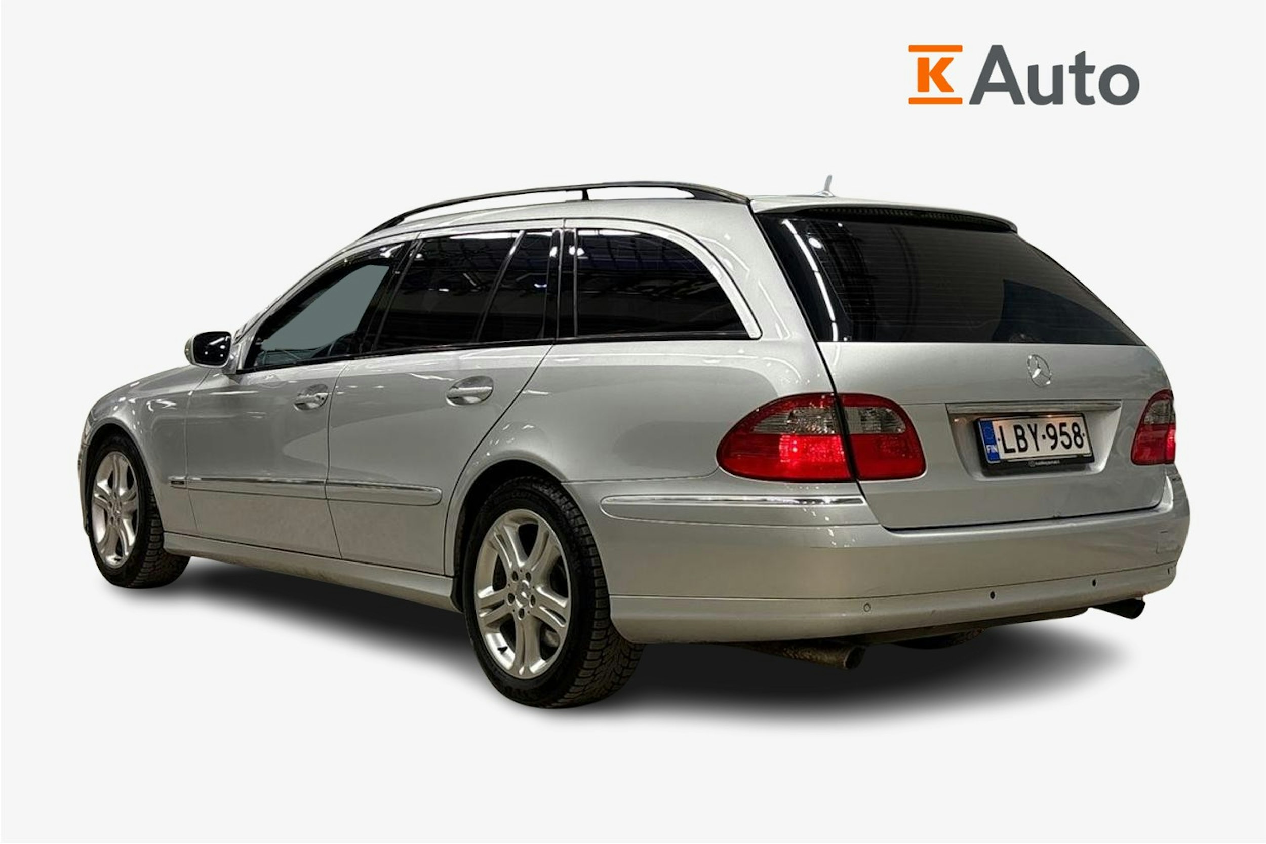 harmaa Mercedes-Benz E 2007 kuva 2.