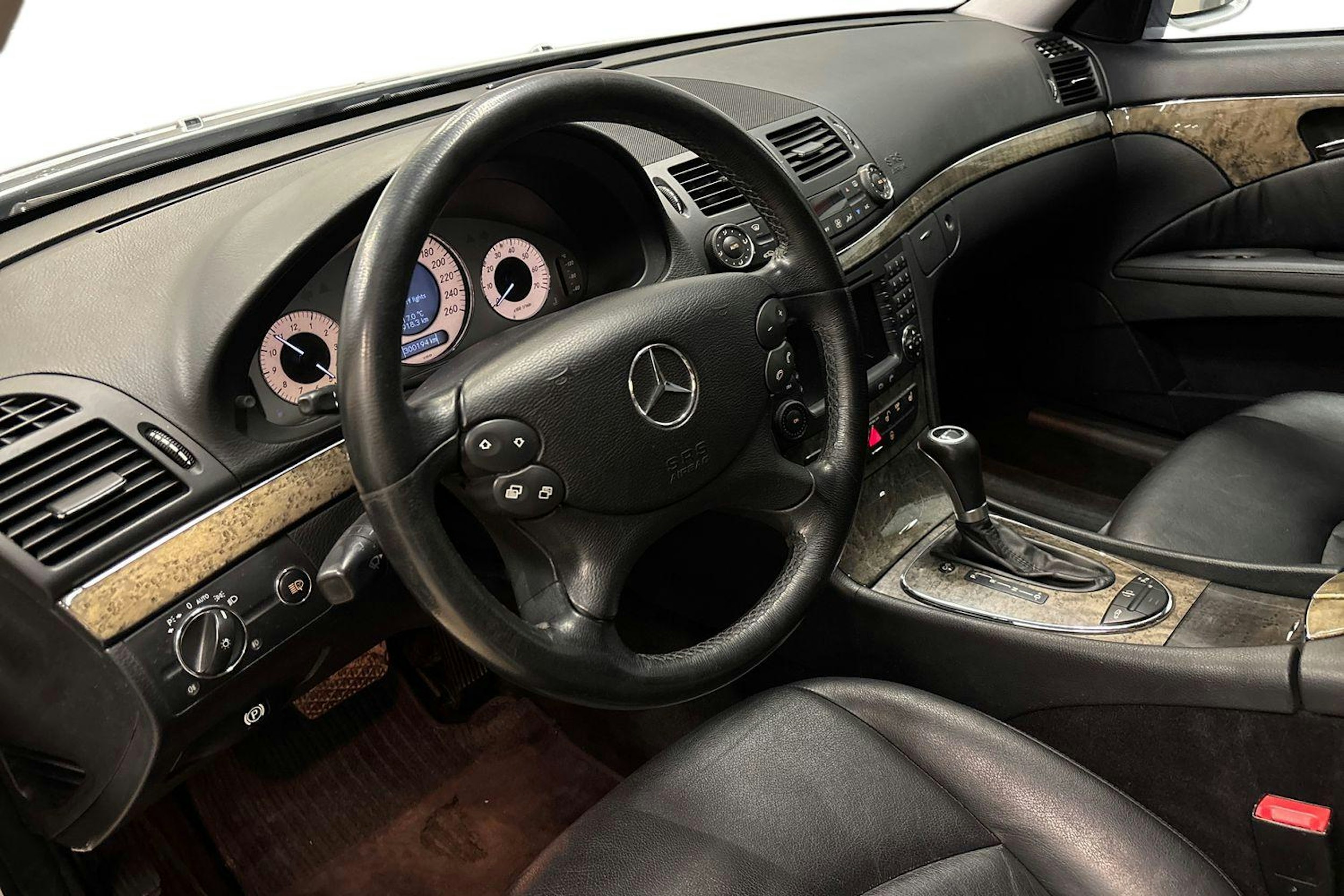 harmaa Mercedes-Benz E 2007 kuva 7.