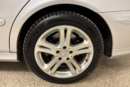 harmaa Mercedes-Benz E 2007 kuva 13.