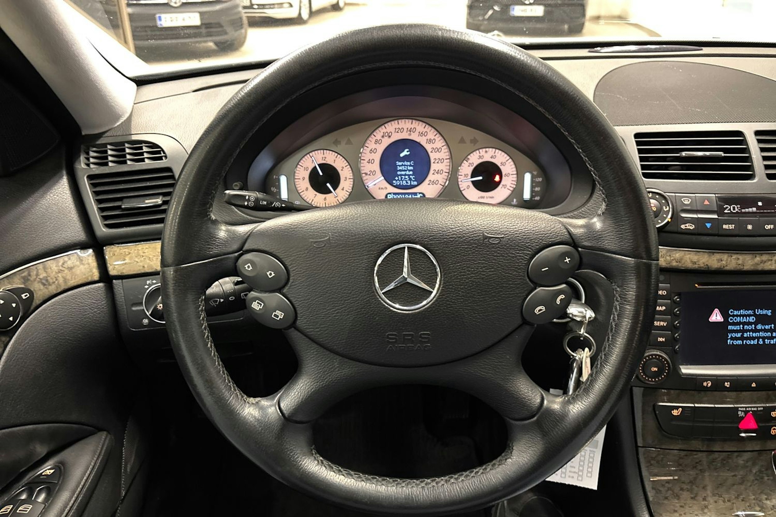 harmaa Mercedes-Benz E 2007 kuva 14.