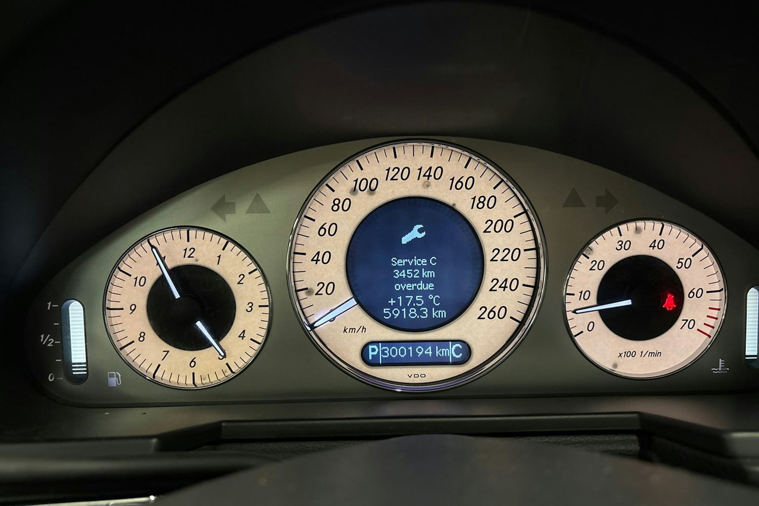 harmaa Mercedes-Benz E 2007 kuva 15.