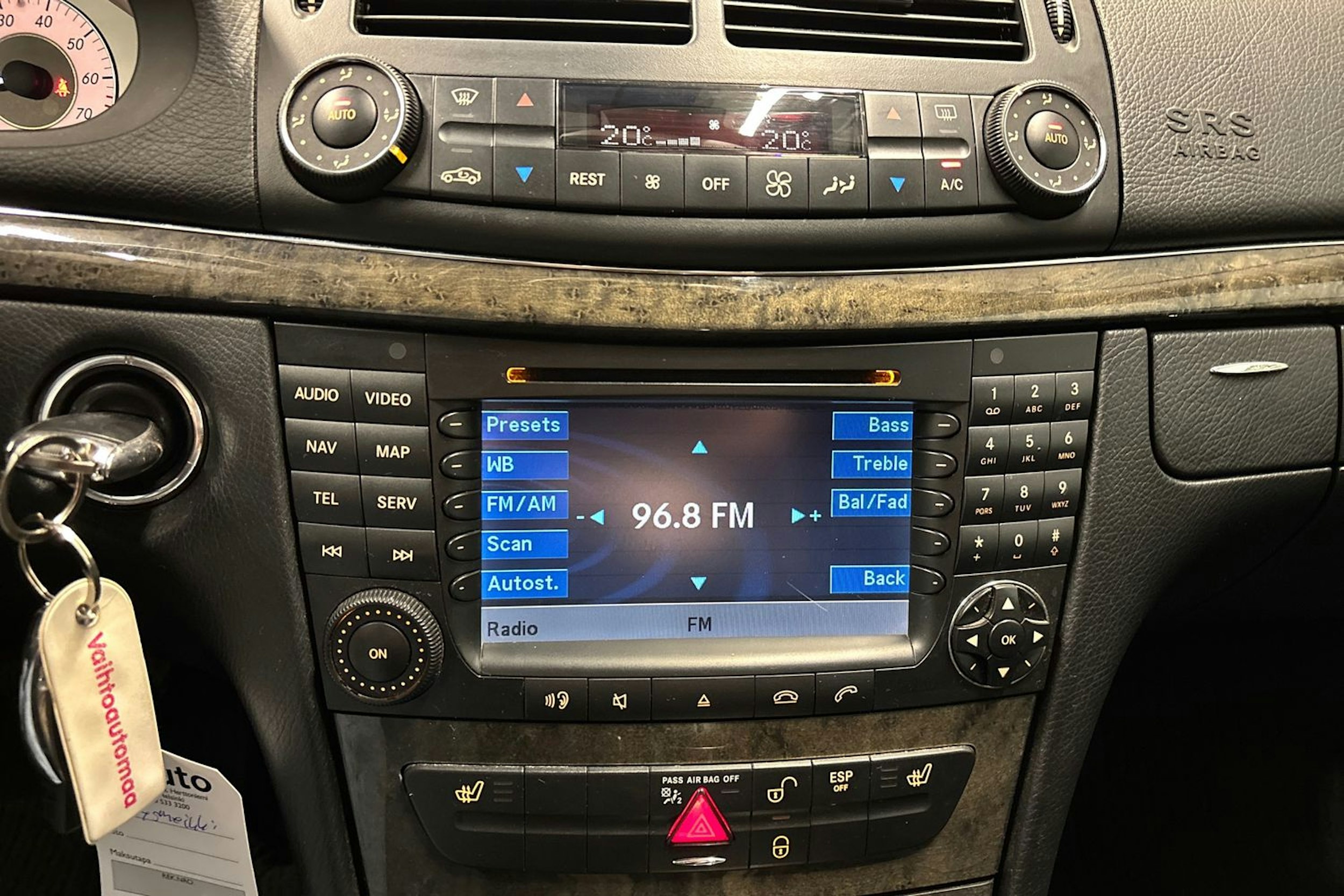 harmaa Mercedes-Benz E 2007 kuva 16.