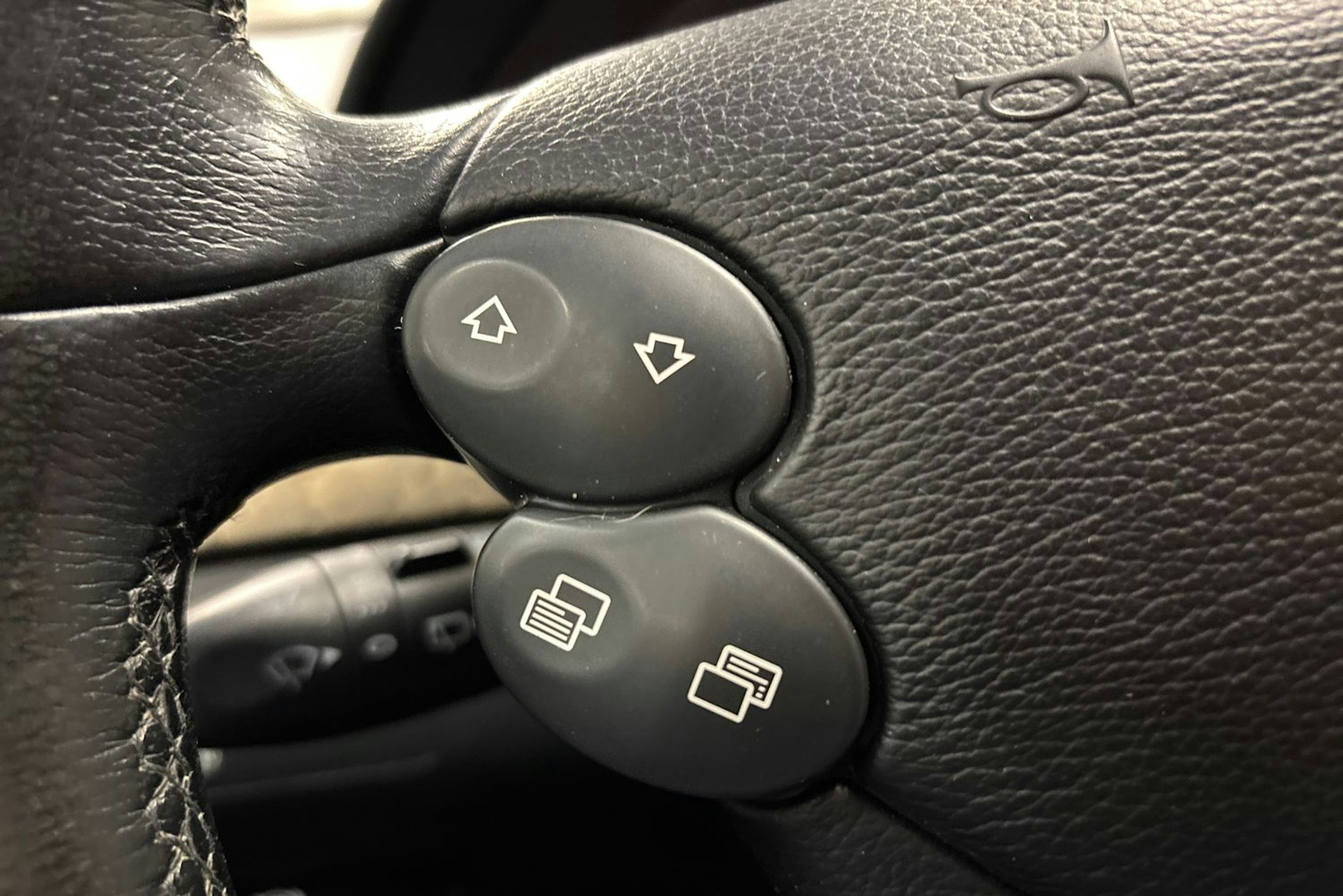 harmaa Mercedes-Benz E 2007 kuva 18.