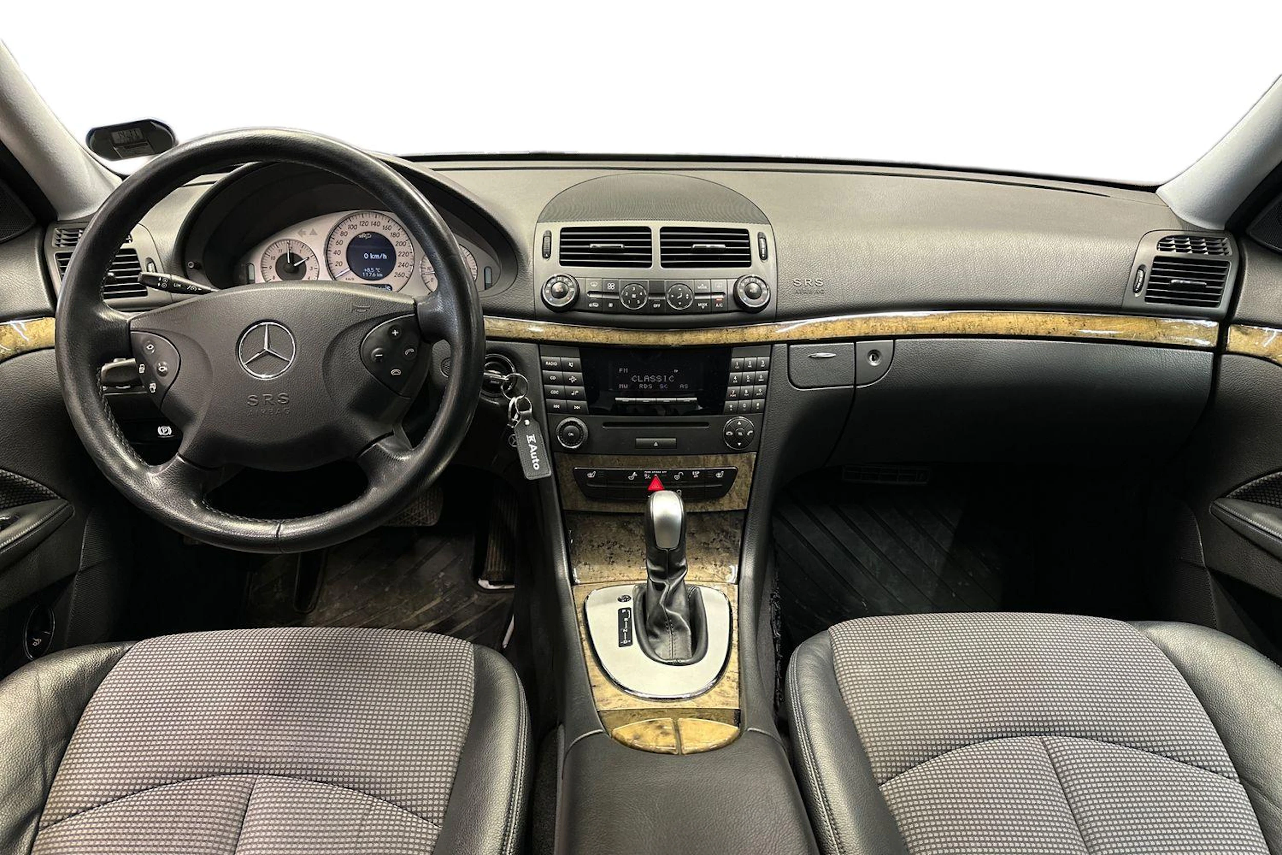 harmaa Mercedes-Benz E 2007 kuva 9.