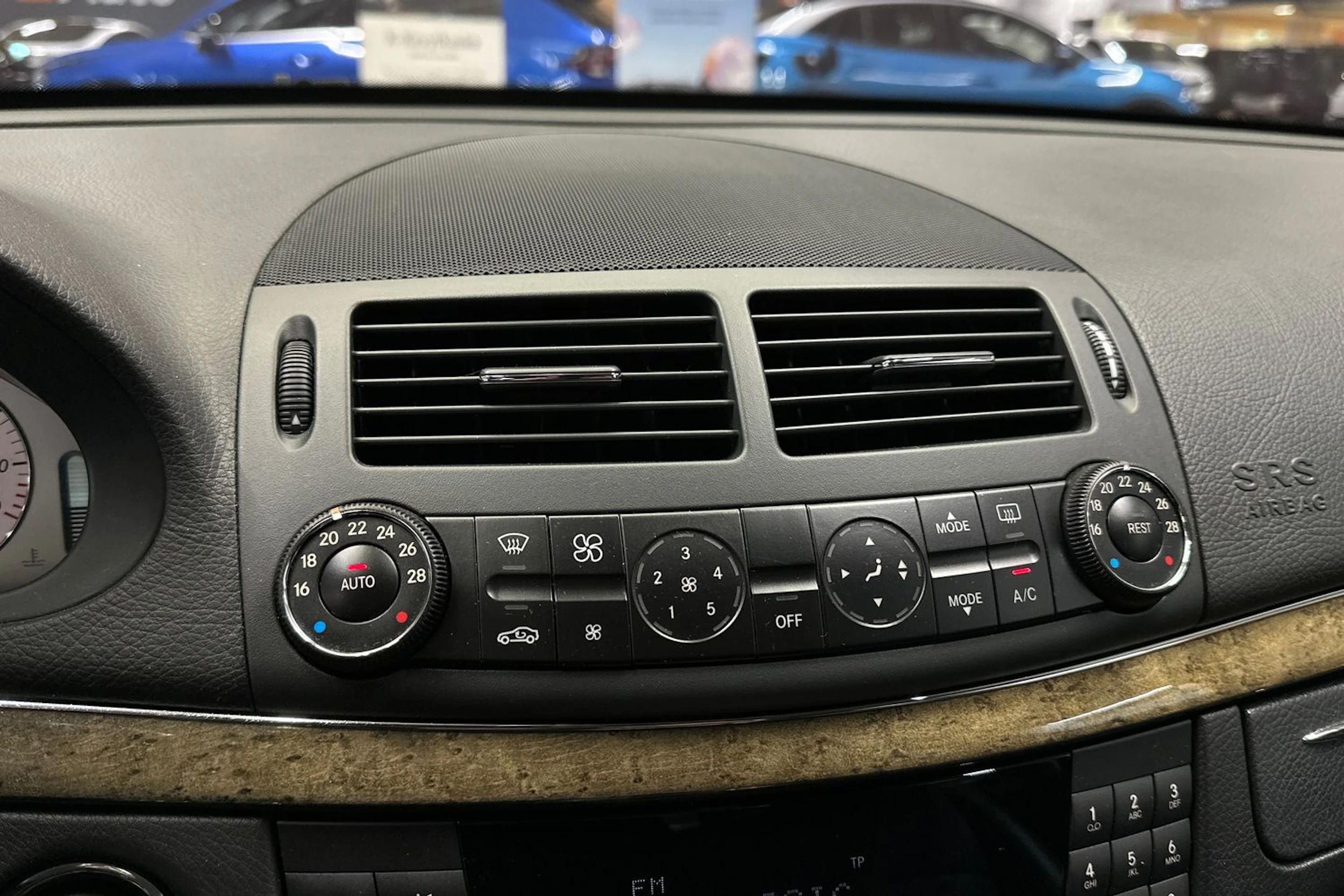 harmaa Mercedes-Benz E 2007 kuva 17.
