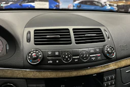 harmaa Mercedes-Benz E 2007 kuva 17.