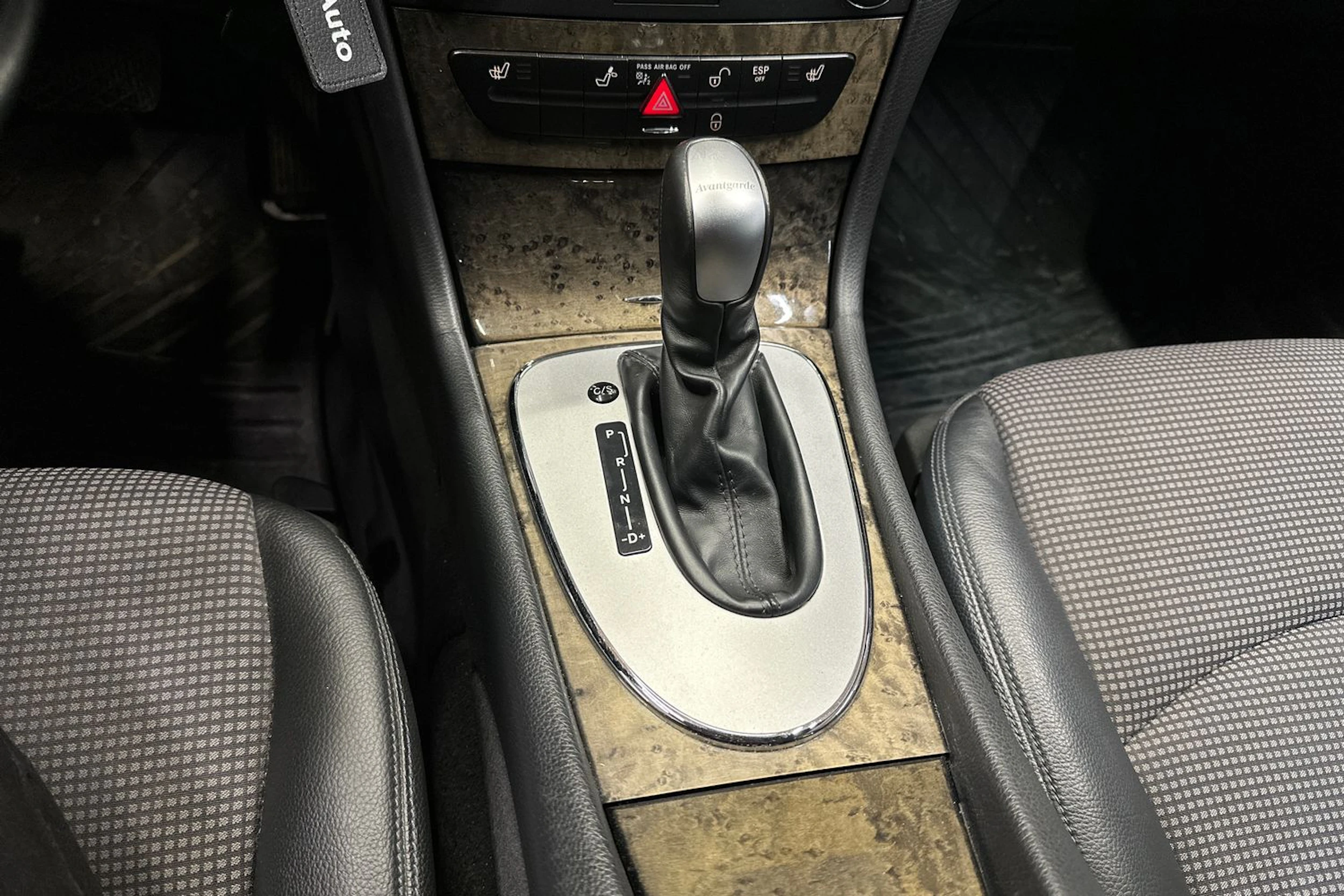 harmaa Mercedes-Benz E 2007 kuva 21.