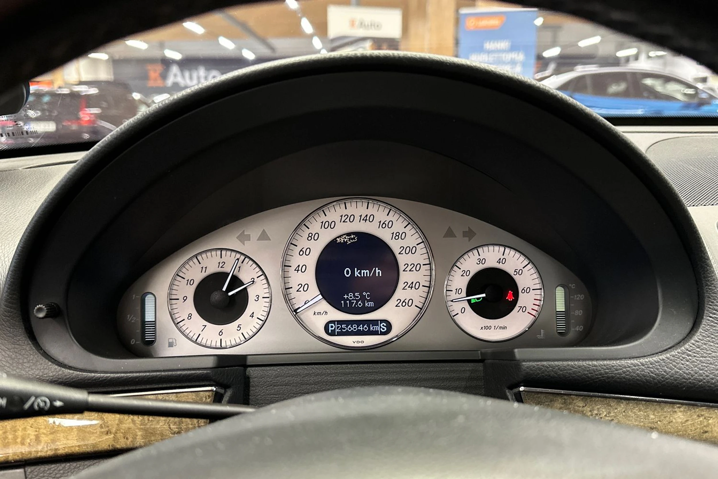 harmaa Mercedes-Benz E 2007 kuva 22.
