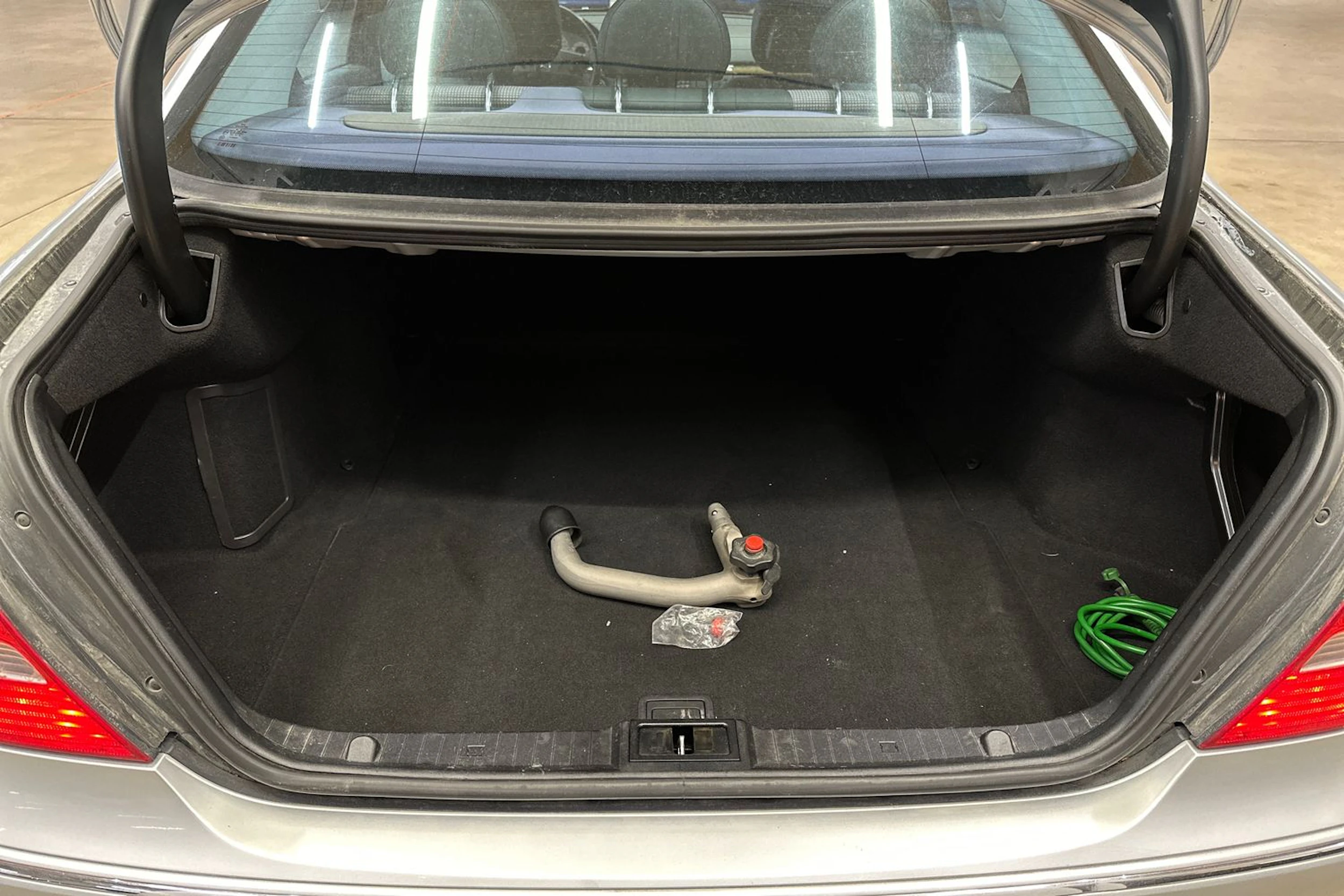 harmaa Mercedes-Benz E 2007 kuva 26.