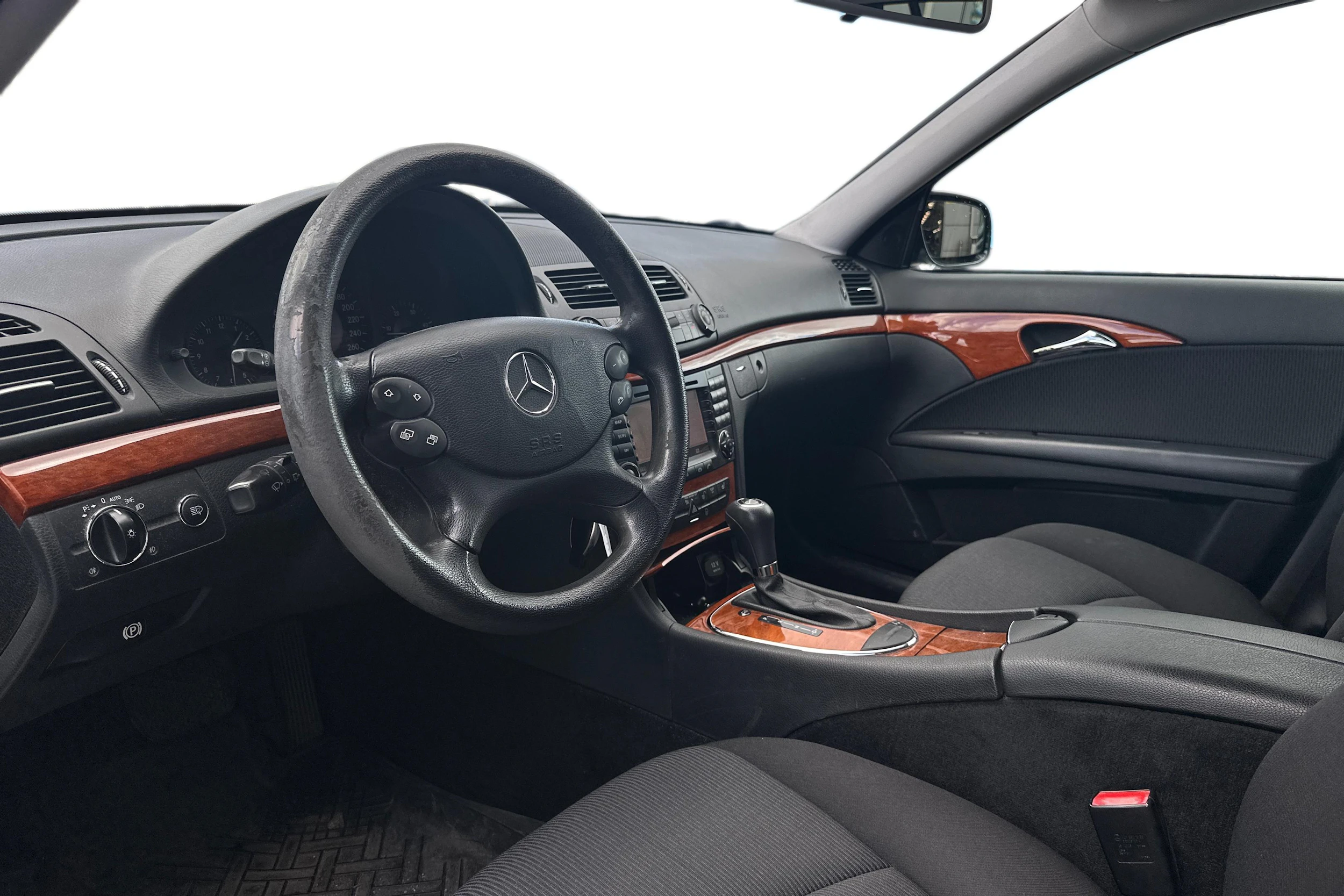 Musta Mercedes-Benz E 2007 kuva 6.