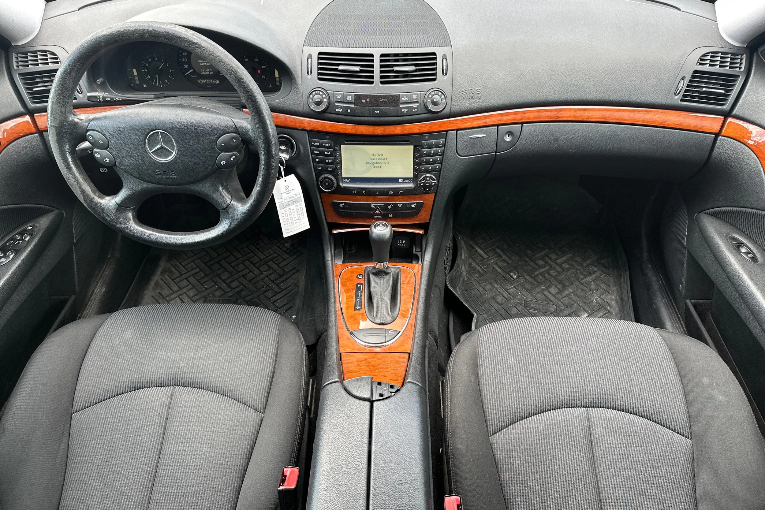 Musta Mercedes-Benz E 2007 kuva 7.