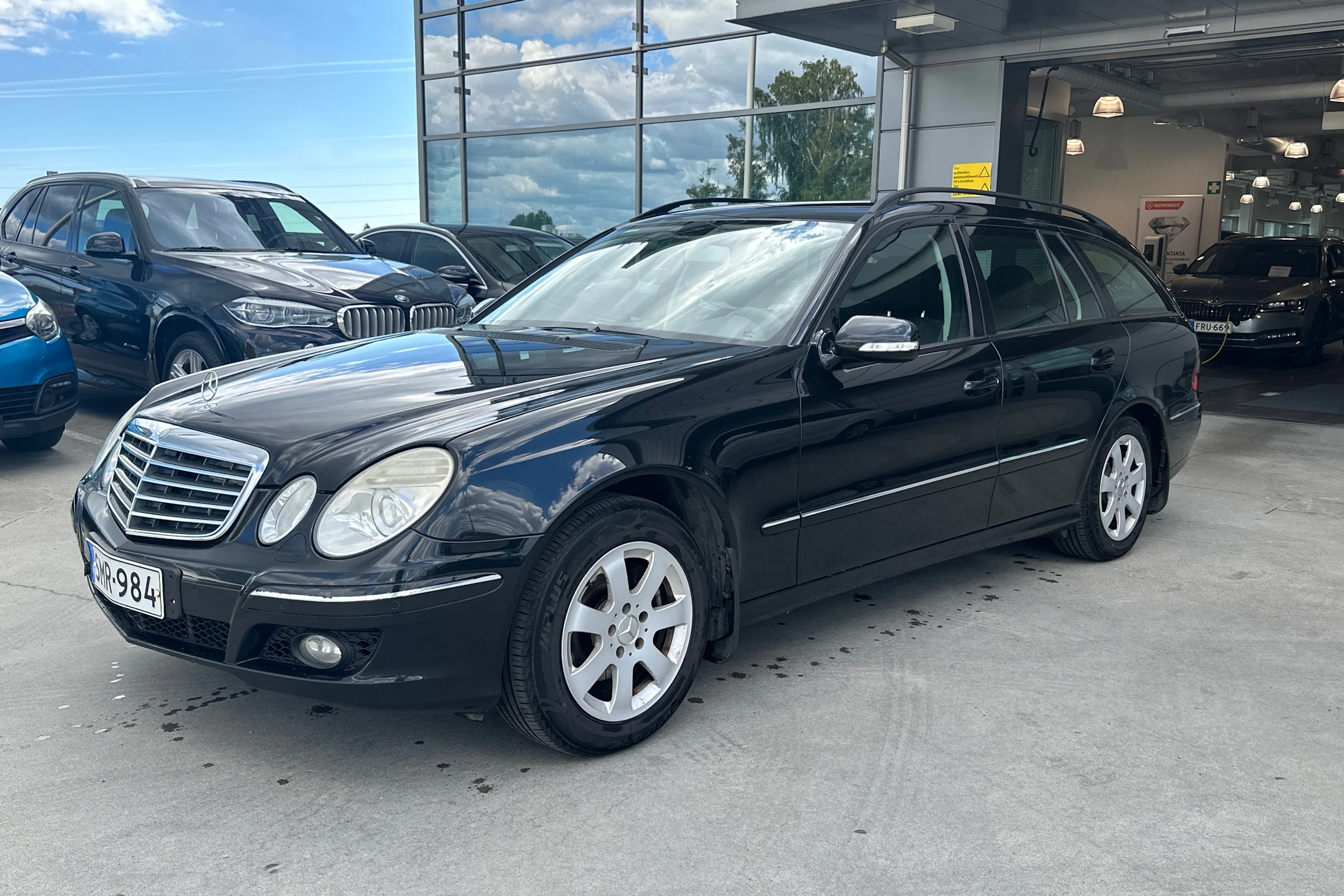 Musta Mercedes-Benz E 2007 kuva 11.