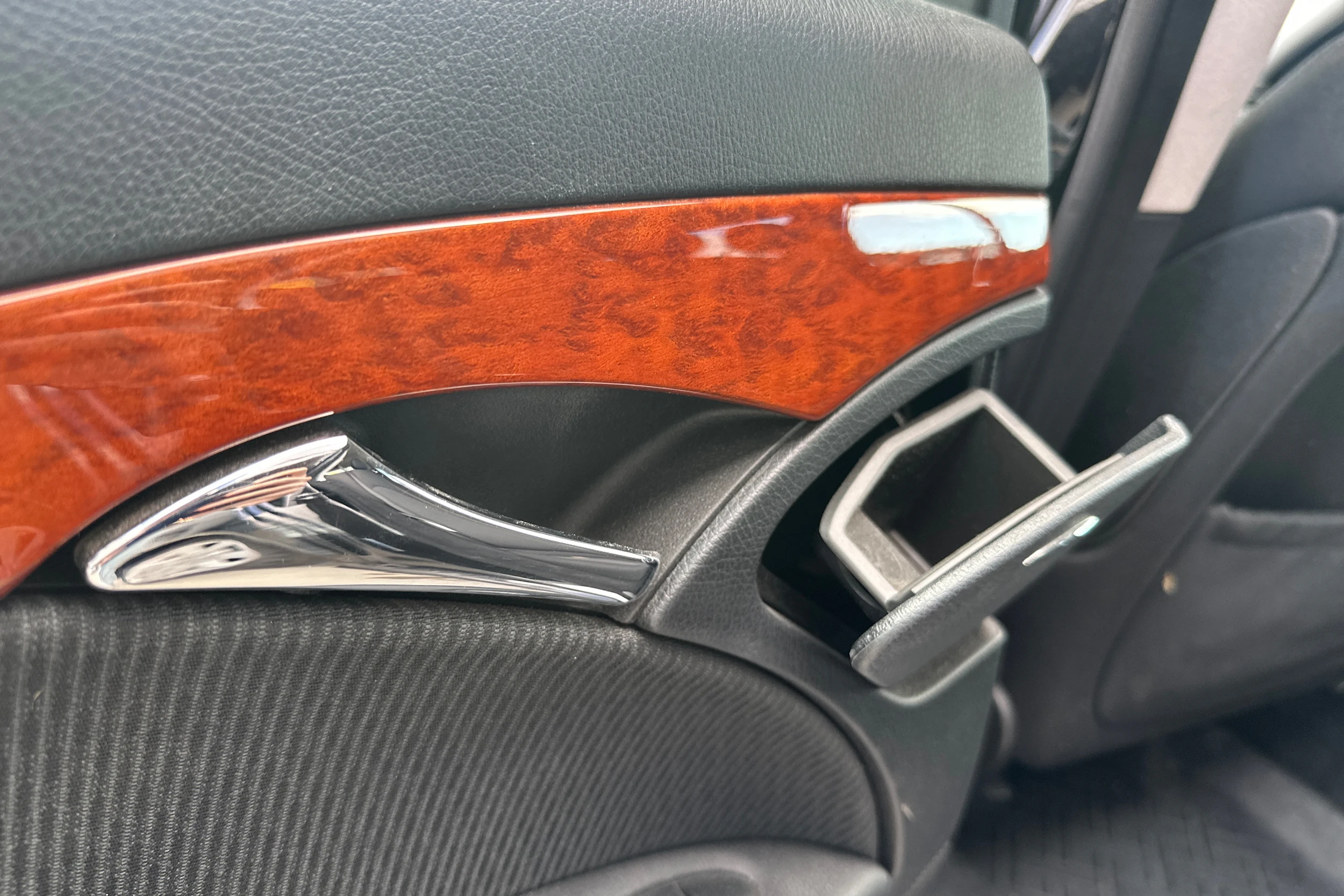 Musta Mercedes-Benz E 2007 kuva 15.