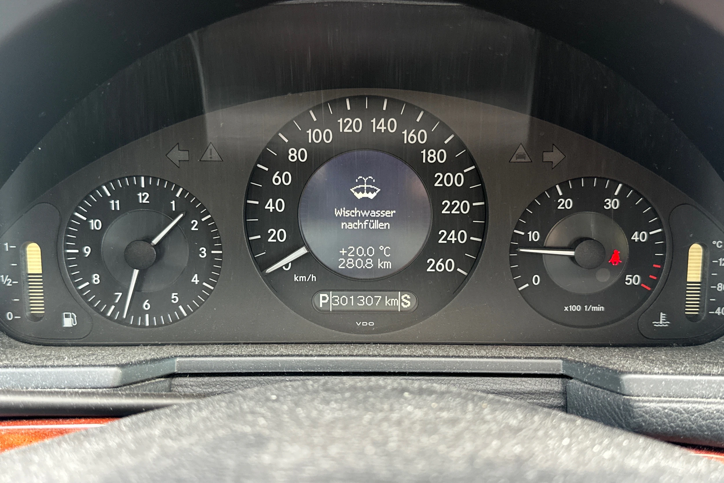 Musta Mercedes-Benz E 2007 kuva 18.