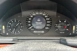 Musta Mercedes-Benz E 2007 kuva 18.