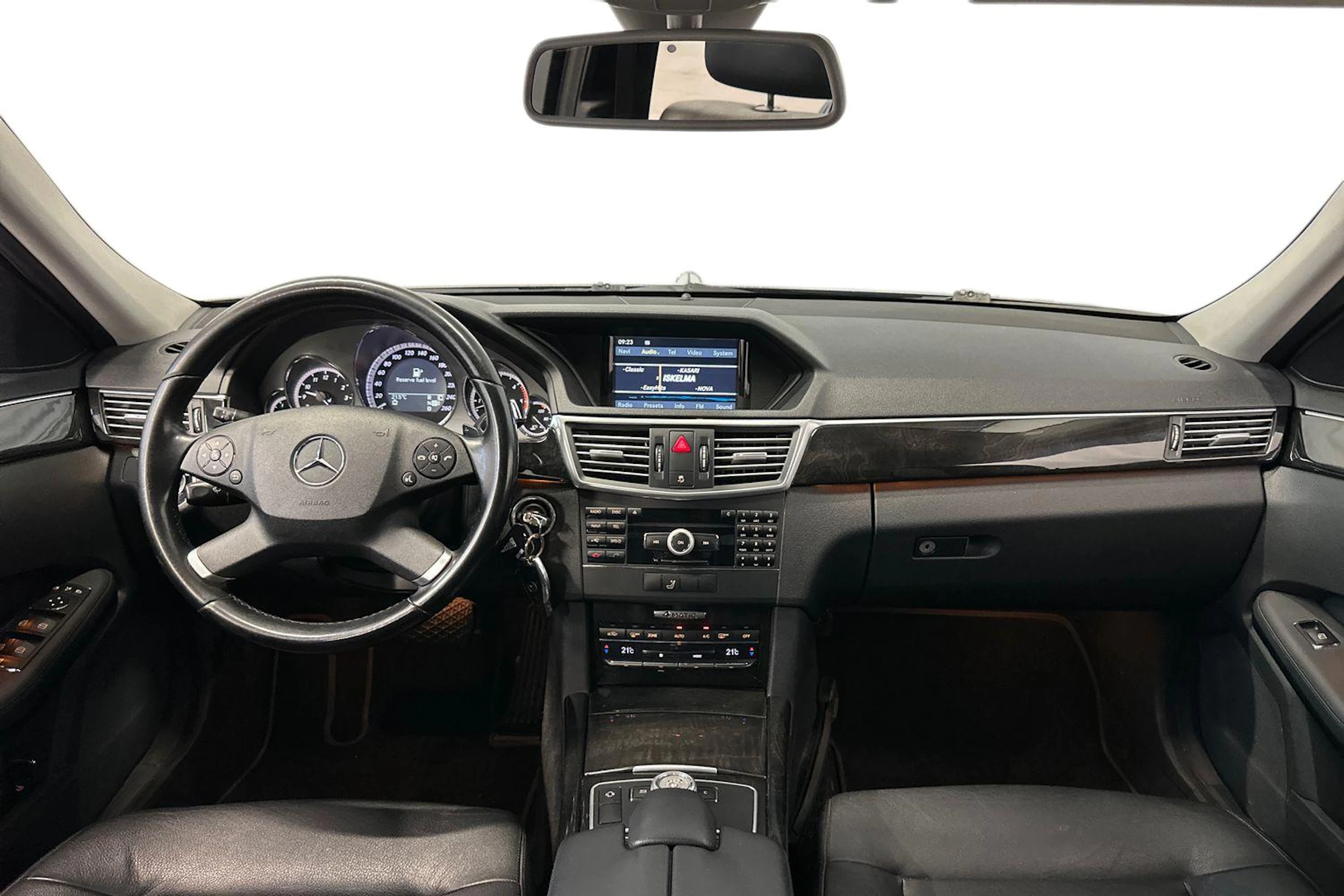 musta Mercedes-Benz E 2009 kuva 9.