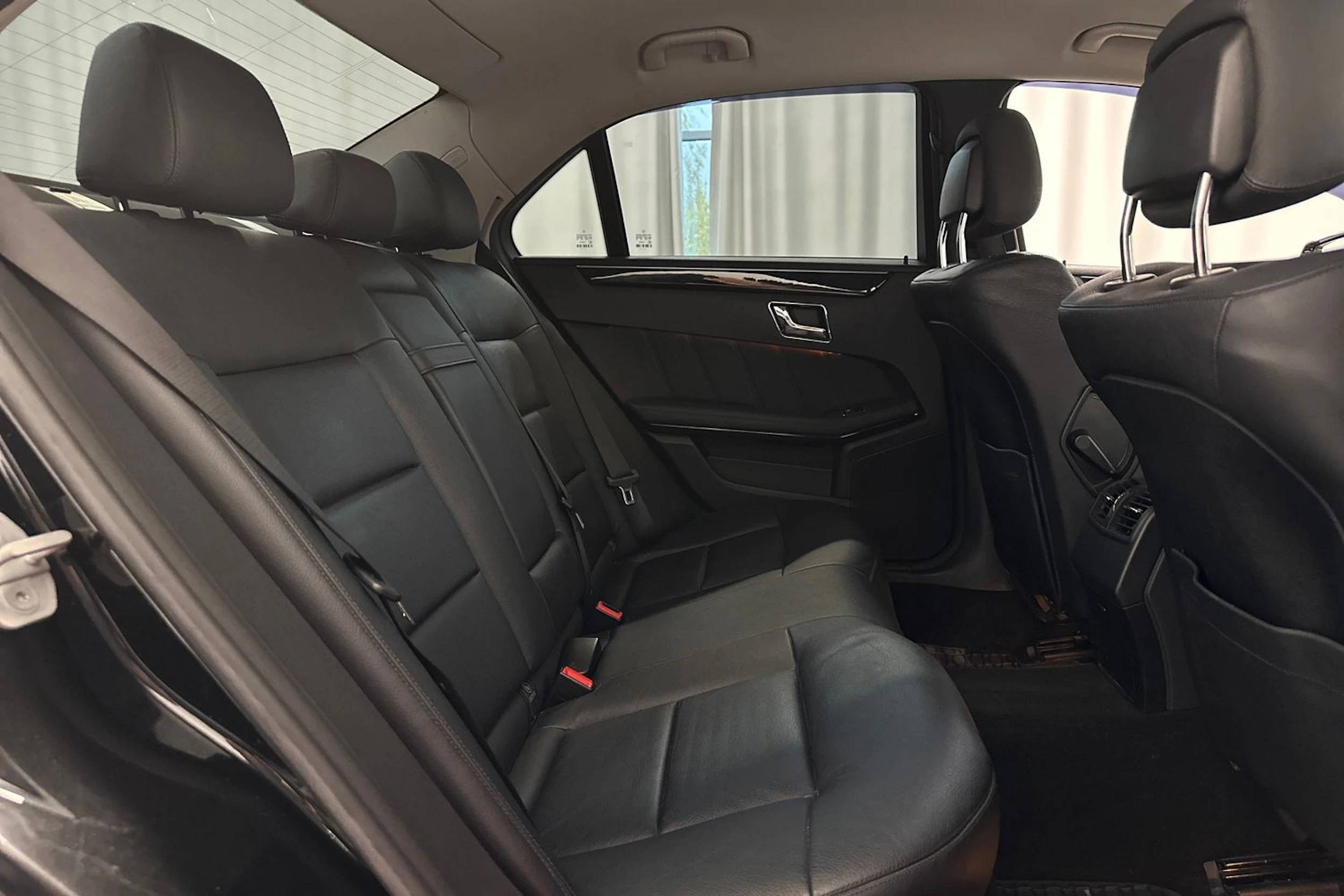 musta Mercedes-Benz E 2009 kuva 10.