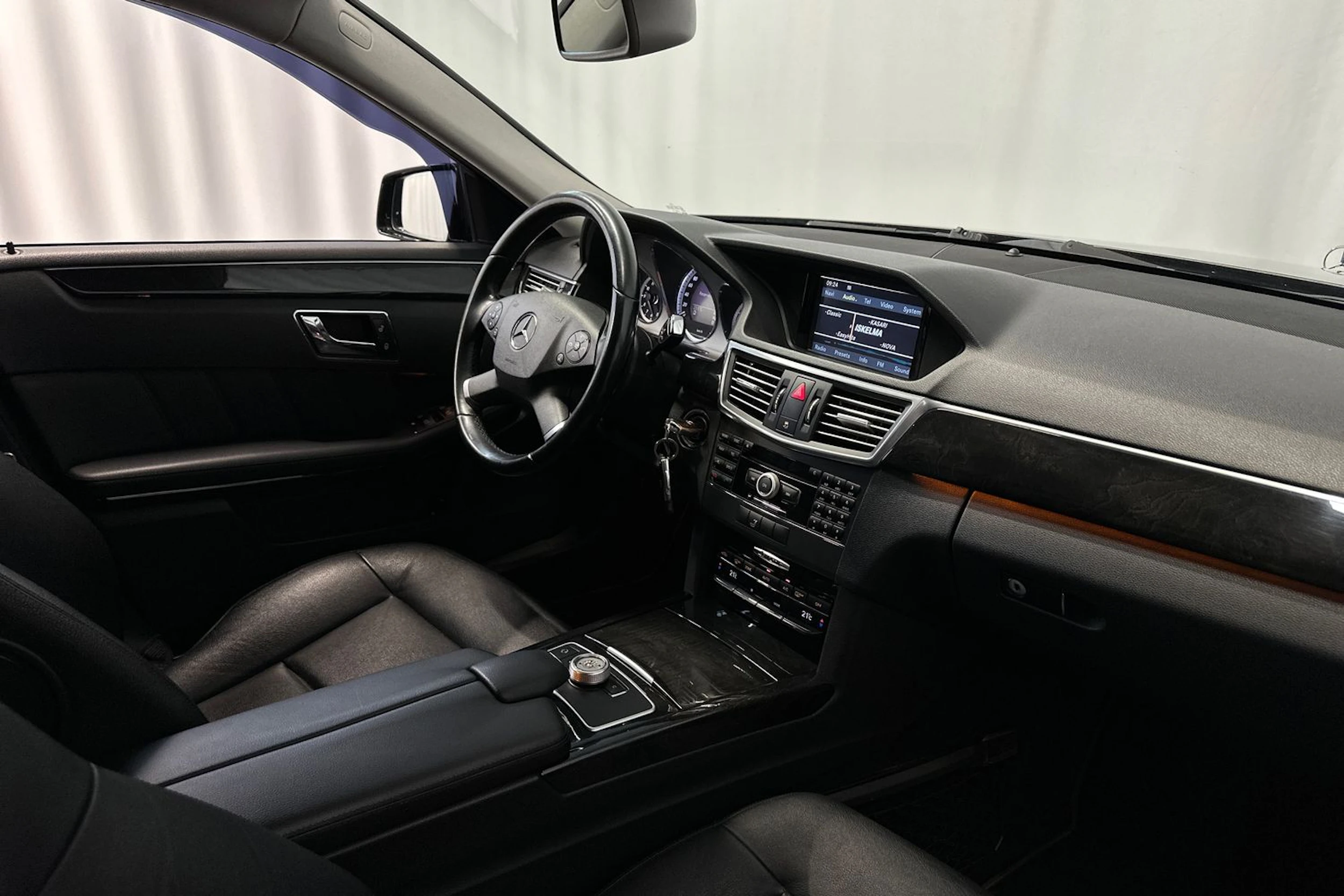 musta Mercedes-Benz E 2009 kuva 12.