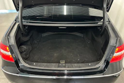 musta Mercedes-Benz E 2009 kuva 13.