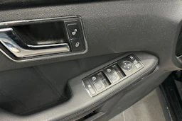 musta Mercedes-Benz E 2009 kuva 14.