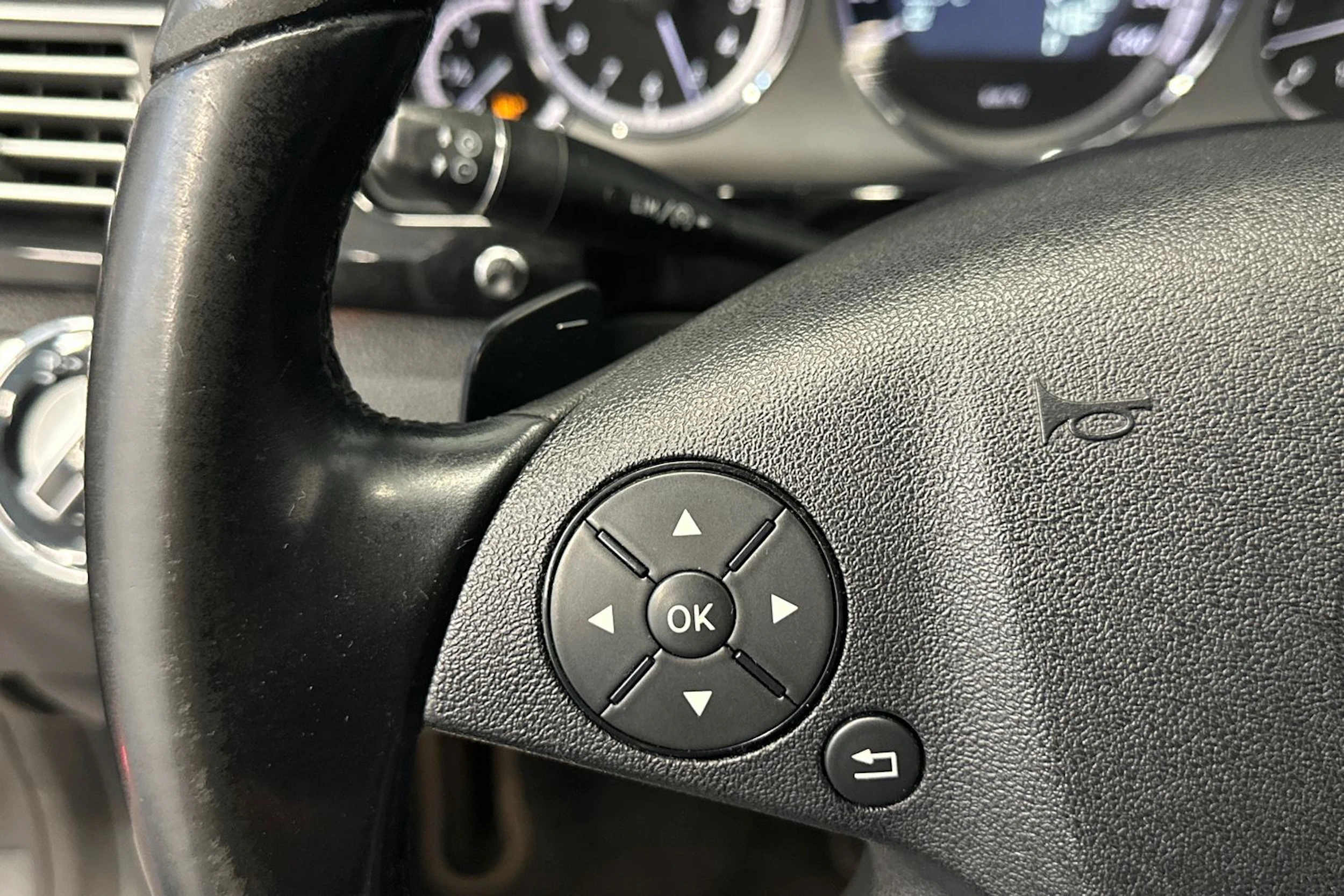 musta Mercedes-Benz E 2009 kuva 18.